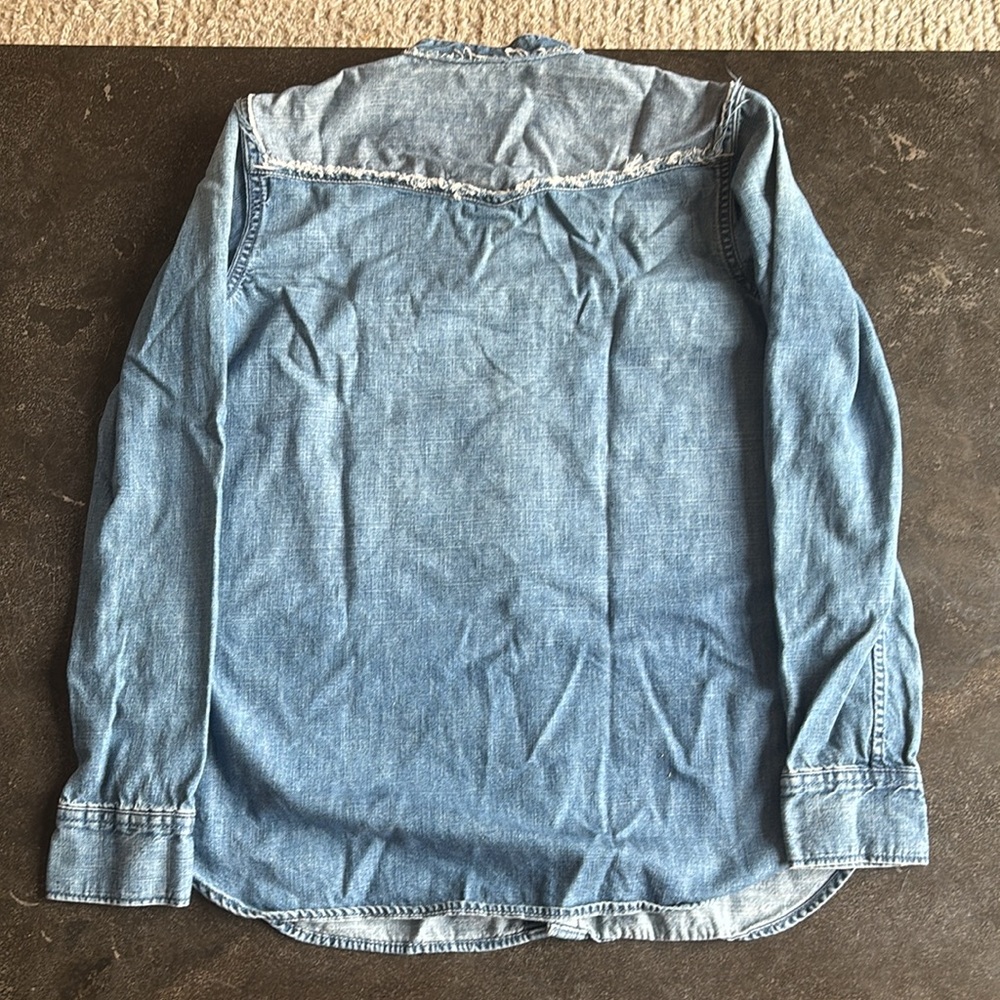 GAP 1969 denim button down shirt with frayed seam details - Picture 4 of 4